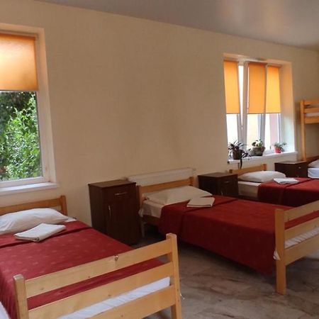 У Поттера Hostel เตอร์โนปิล ภายนอก รูปภาพ