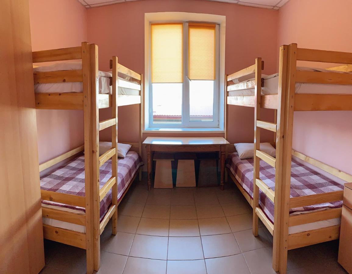 У Поттера Hostel เตอร์โนปิล ภายนอก รูปภาพ
