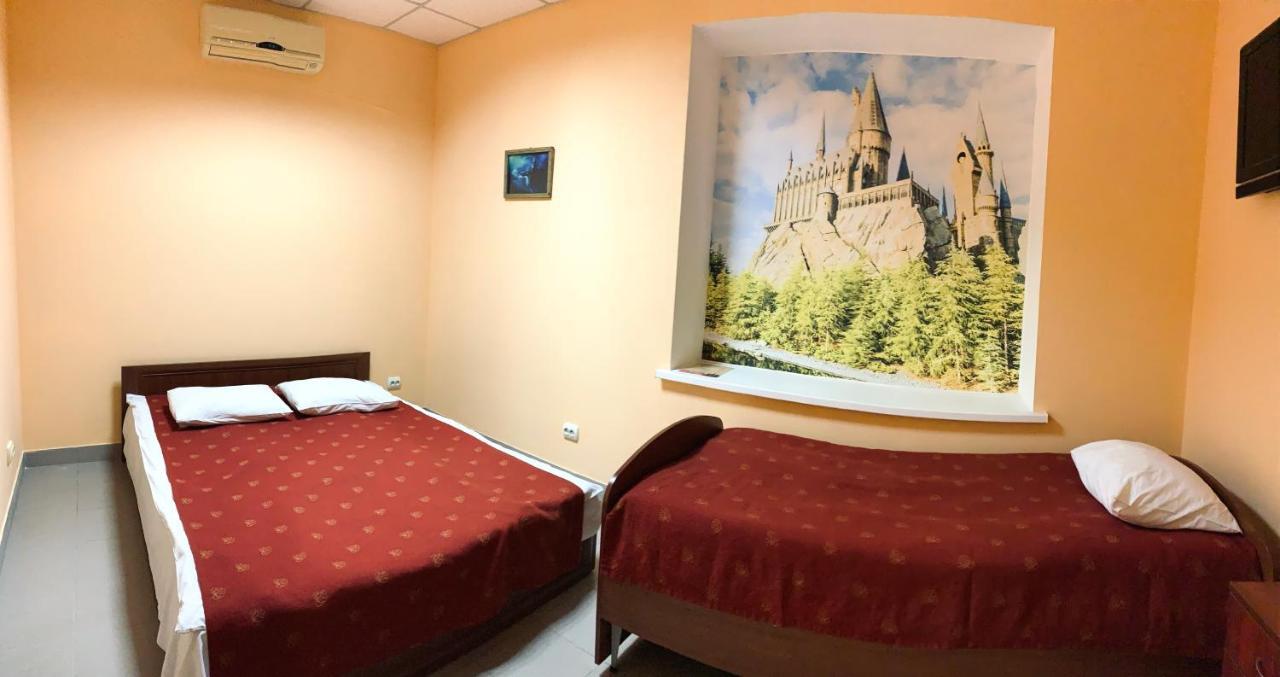У Поттера Hostel เตอร์โนปิล ภายนอก รูปภาพ