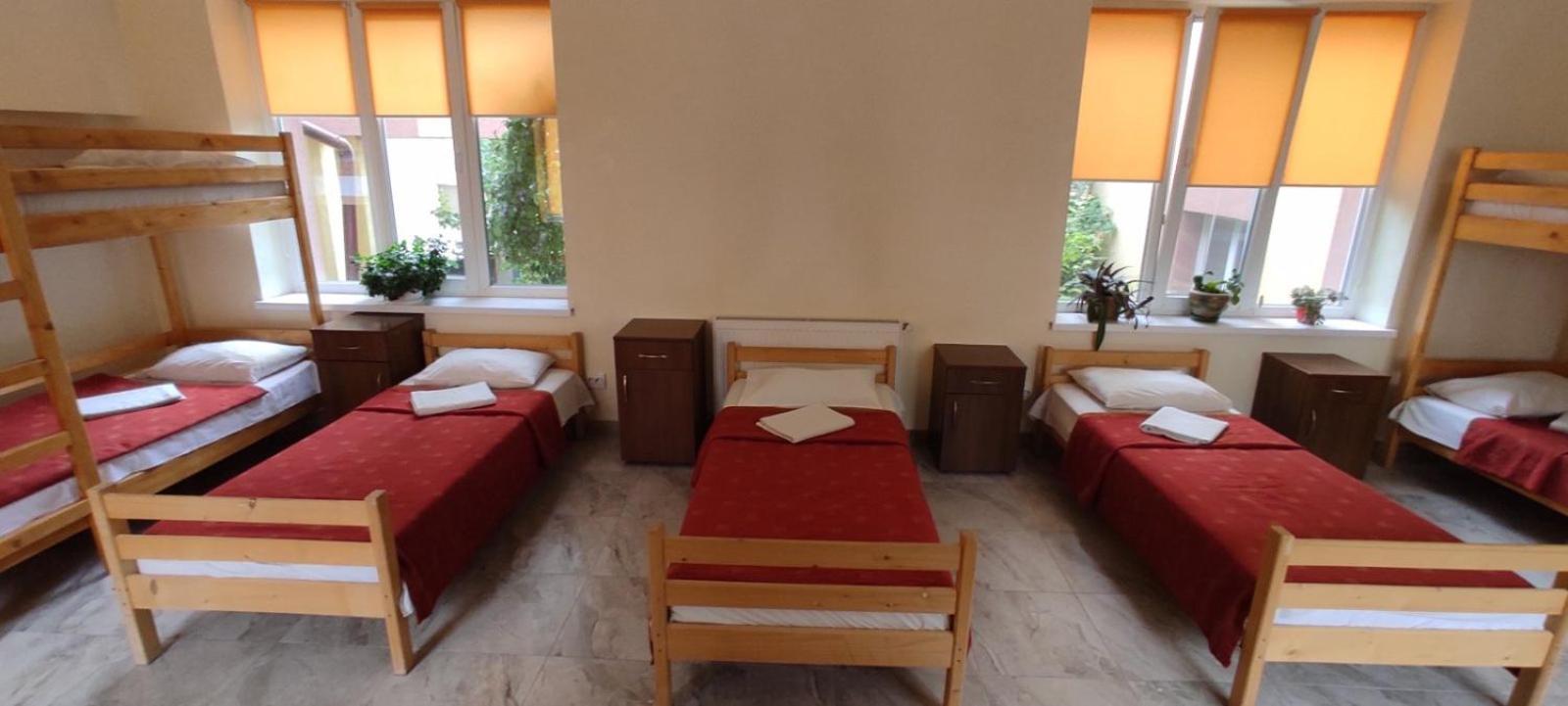 У Поттера Hostel เตอร์โนปิล ภายนอก รูปภาพ